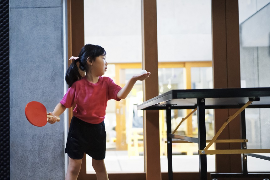 卓球するキッズ選手860574