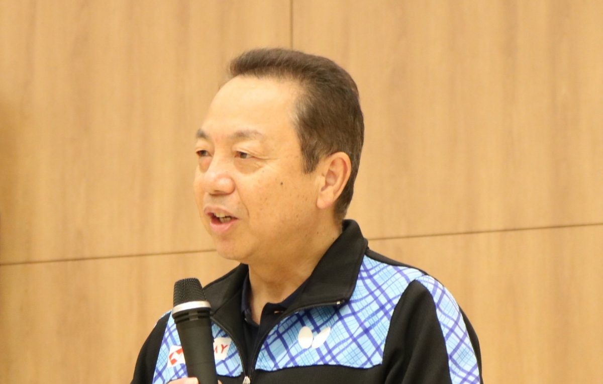 卓球・前代表監督の村上氏が大阪の病院患者に熱血指導