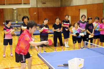 ラージボール上達のこつ学ぶ　入善で講習会