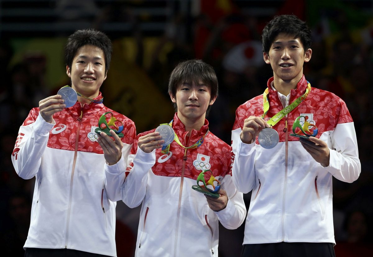 写真：リオ五輪団体銀メダルを獲得した水谷隼、丹羽孝希、吉村真晴/撮影：ロイター/アフロ