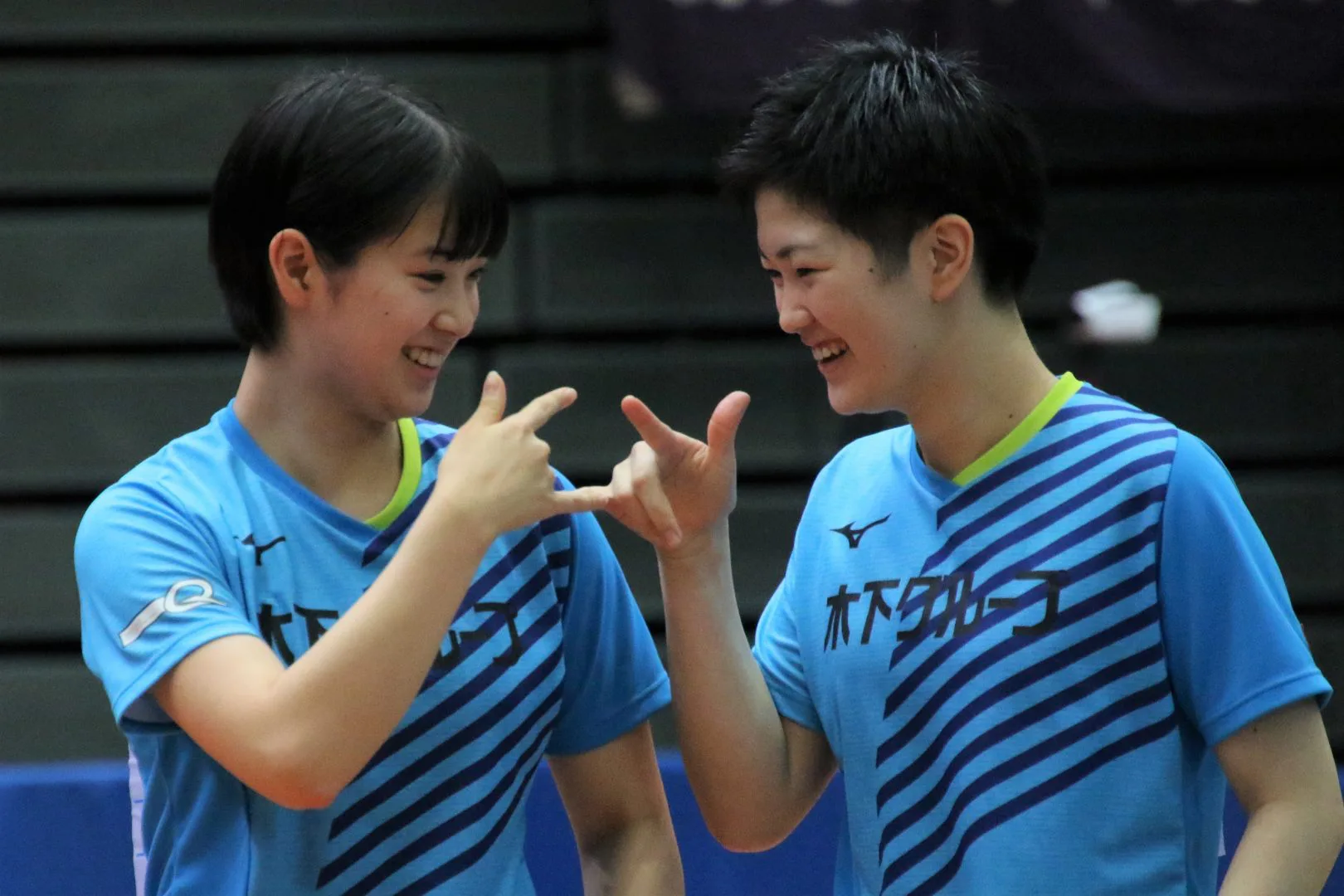 長﨑 木原の世界ジュニア優勝ペアが決めポーズ 女子ダブルス3回戦が終了 全日本卓球 卓球メディア Rallys ラリーズ