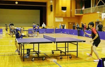 津山でリベッツが卓球教室　県北初、中高生らプロの技学ぶ