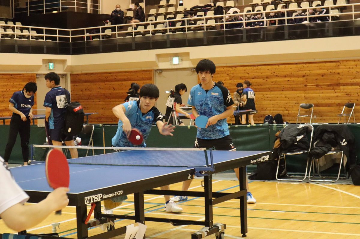 写真：鈴川瞬、松山航大（北陸大学）/提供：北信越学生卓球連盟優勝　