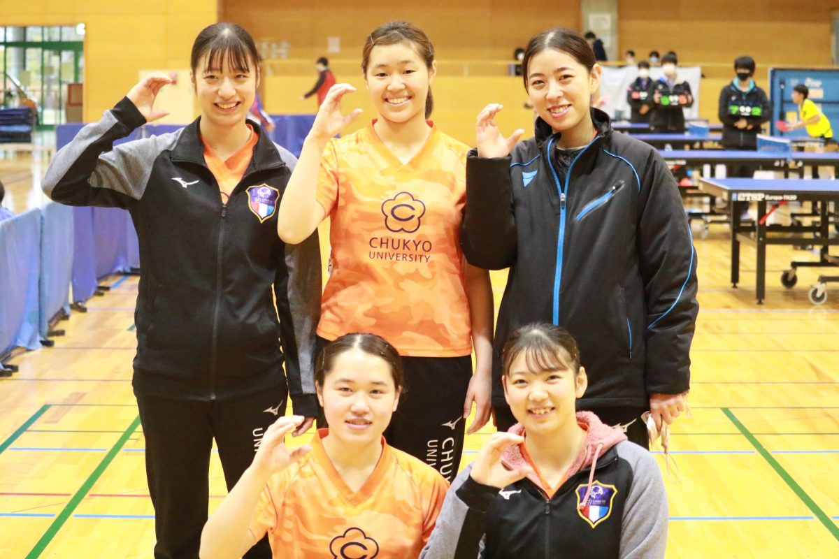 写真：女子団体準優勝の中京大学A/提供：東海学生卓球連盟