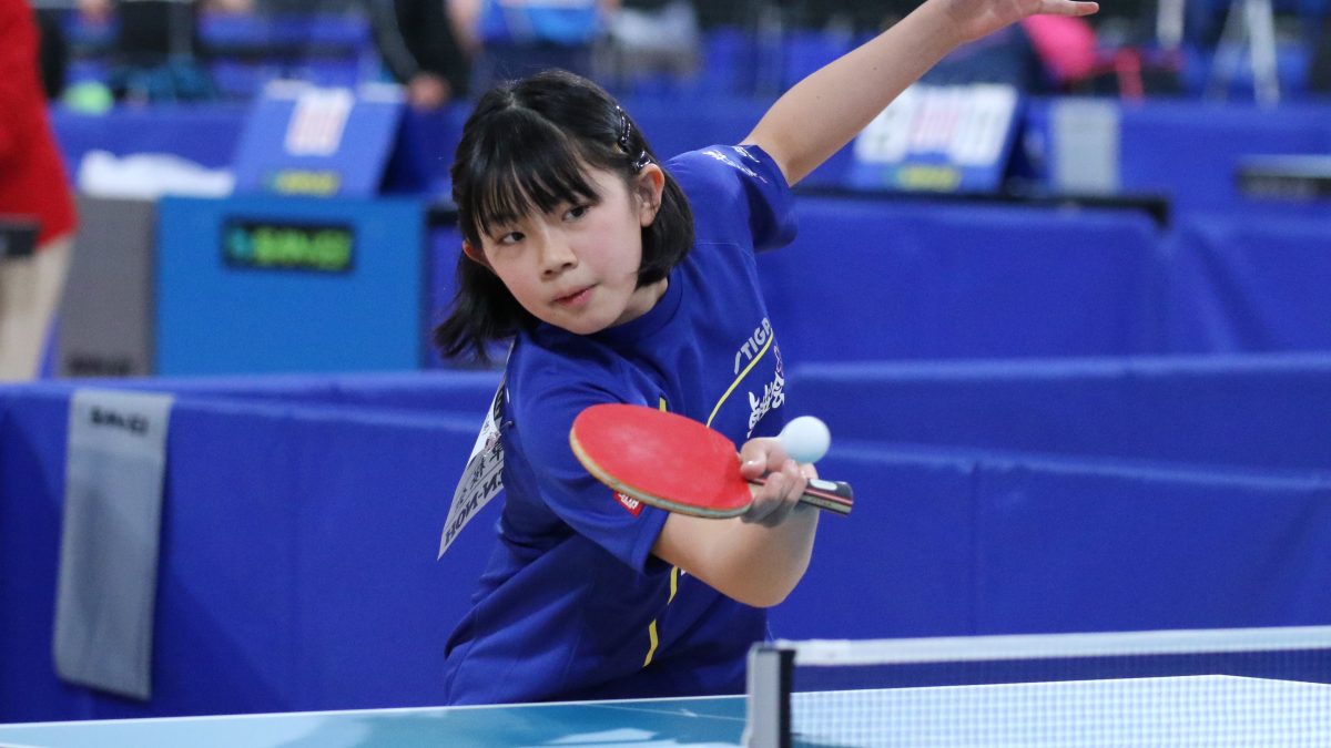 12歳のホープス女王・香取悠珠子、高校生をフルゲームで下し2回戦進出＜全日本卓球2022ジュニア女子単1回戦①＞