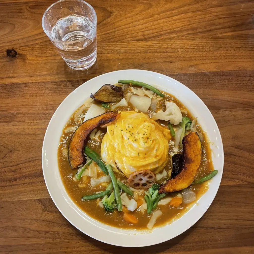 写真：野菜オムチーズカレー（甘口）