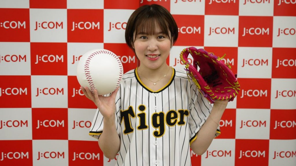 オリンピックと同じくらい緊張した」平野美宇、人生初の始球式で