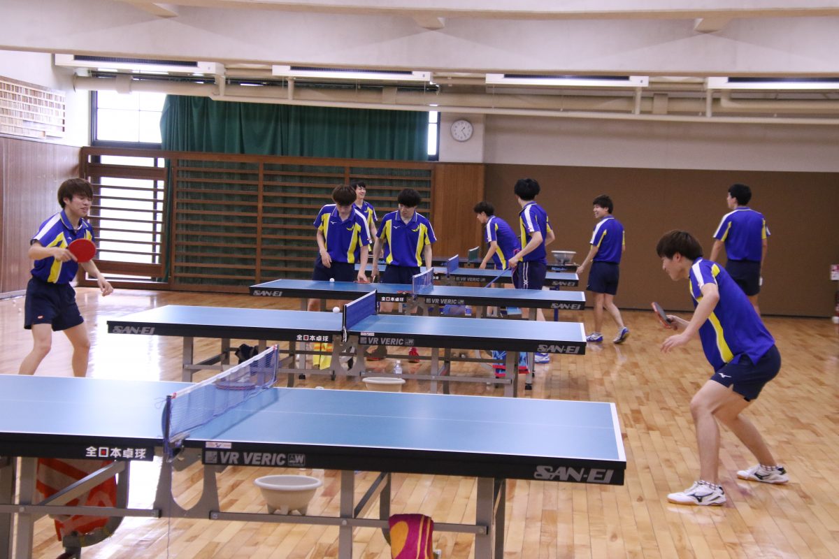 写真：関西学院大学男子卓球部の練習の様子/撮影：ラリーズ編集部