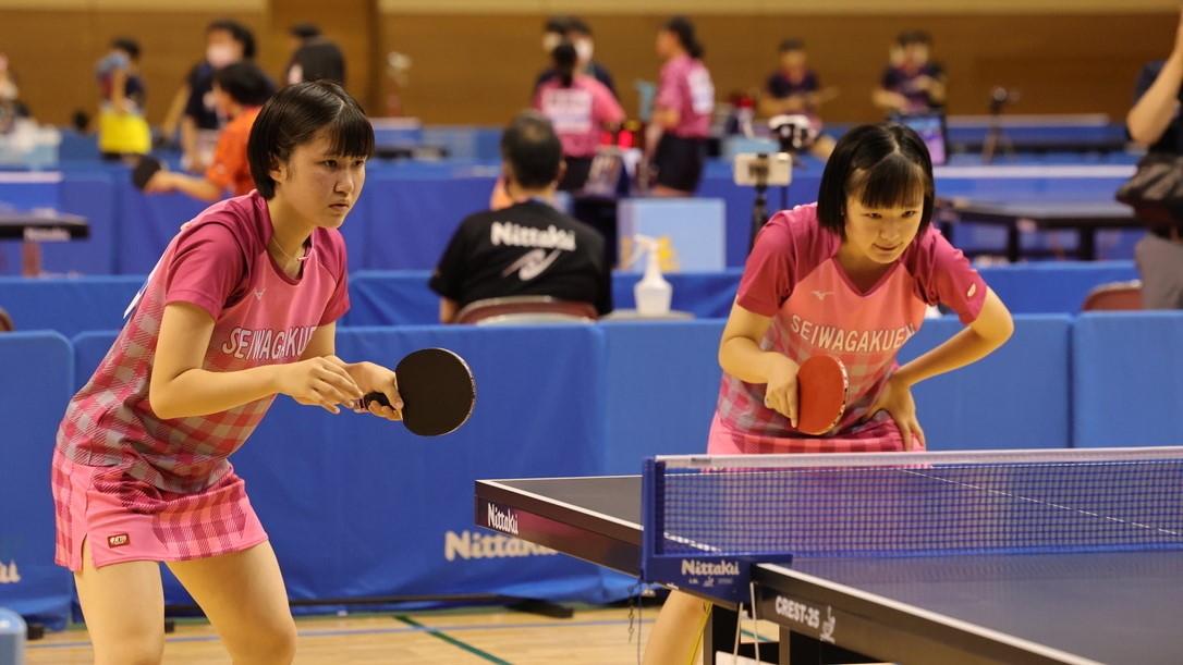 聖和学園・佐藤/阿久根ペア、愛み大瑞穂ペアとの接戦を制す　女子ダブルス2回戦①＜卓球・インターハイ＞