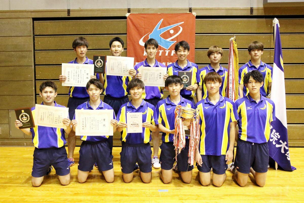 写真：関西学院大学男子/提供：関西学生卓球連盟／馬渡卓也・能津桂