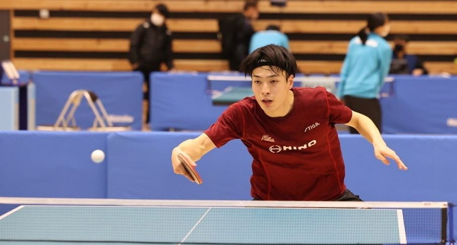 日野KF・皆川朝、スーパーシードのTリーガーに勝利でベスト32入り　男子単2・3回戦＜卓球・全日本社会人2022＞