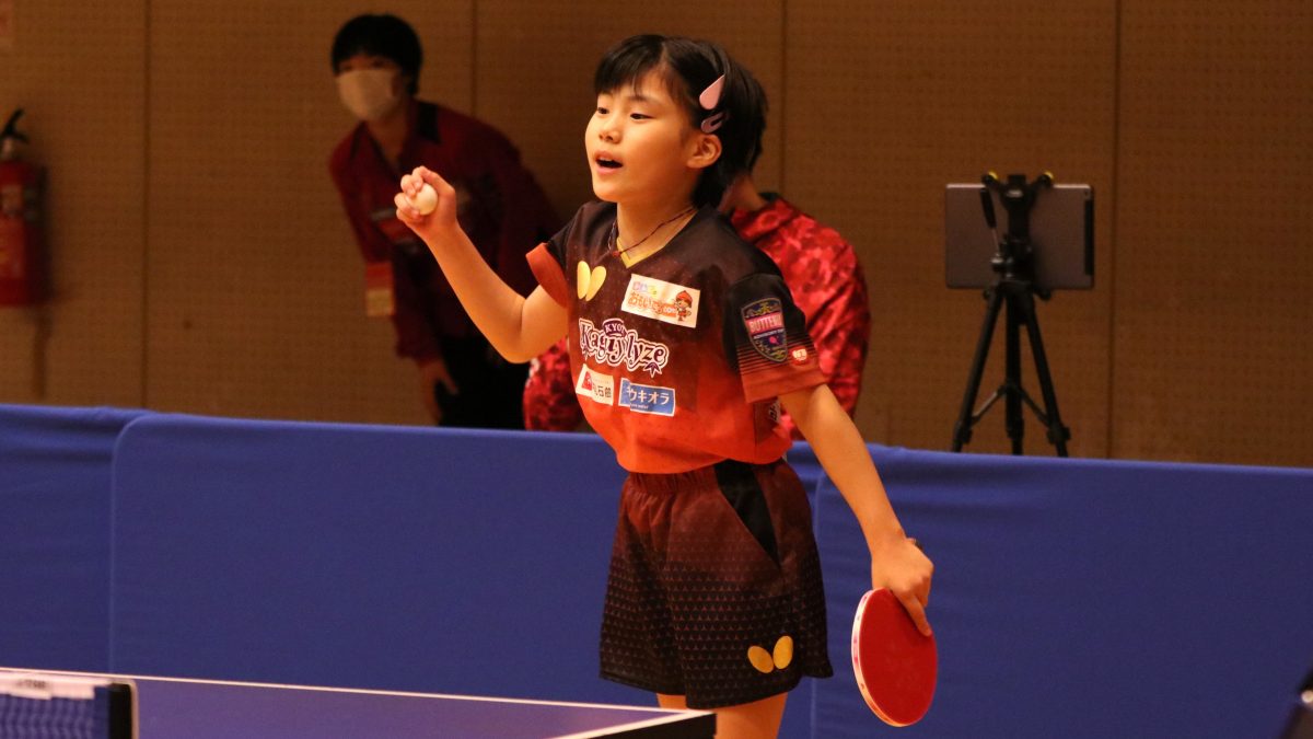 9歳・松島美空が接戦制して16強入り　13歳以下女子シングルス3・4回戦＜卓球・全日本カデット2022＞
