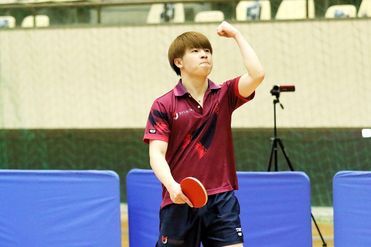 写真：和田晃典（龍谷大）/提供：関西学生卓球連盟／馬渡卓也・能津桂