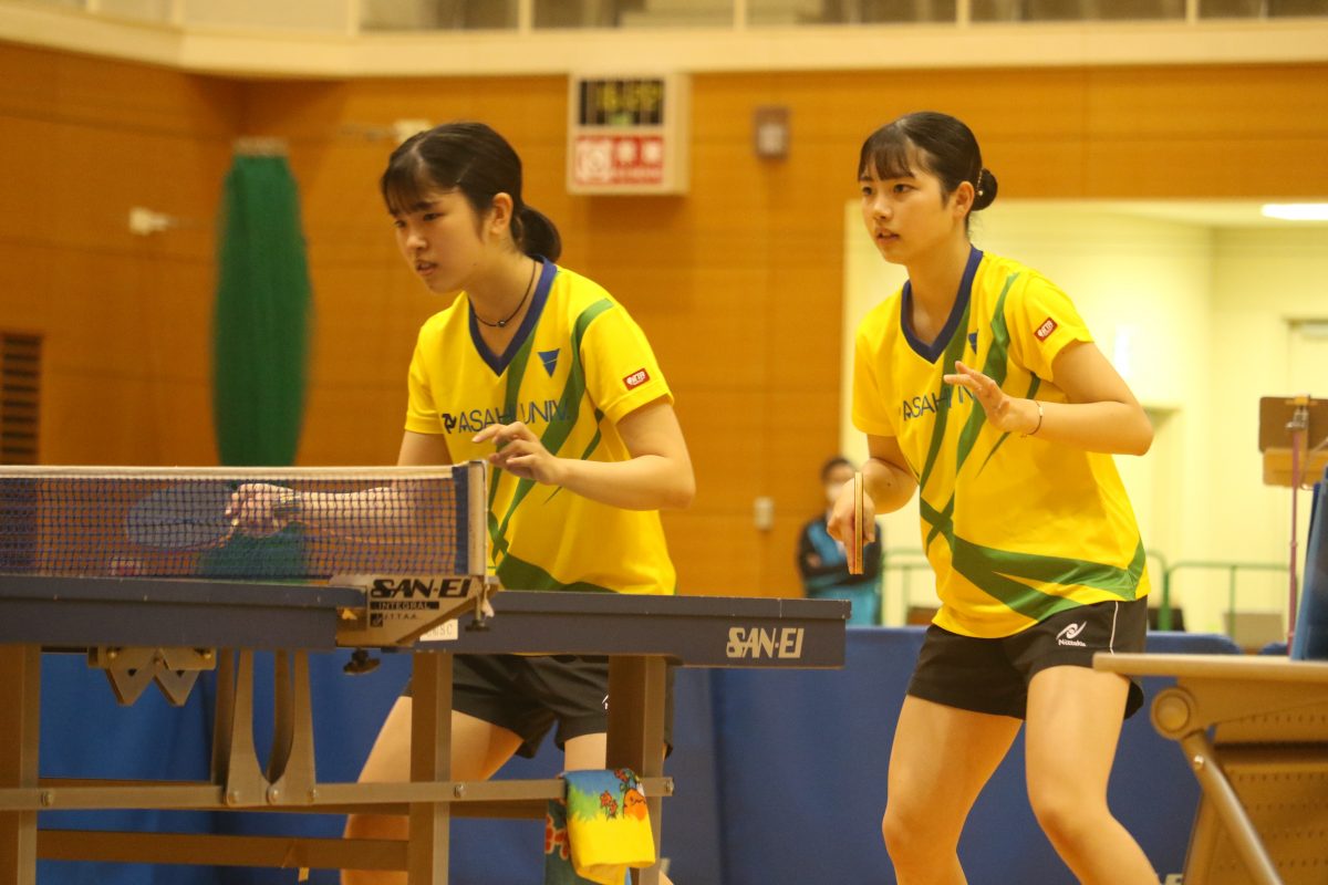 写真：時吉真由/平松愛莉（朝日大）/提供：東海学生卓球連盟