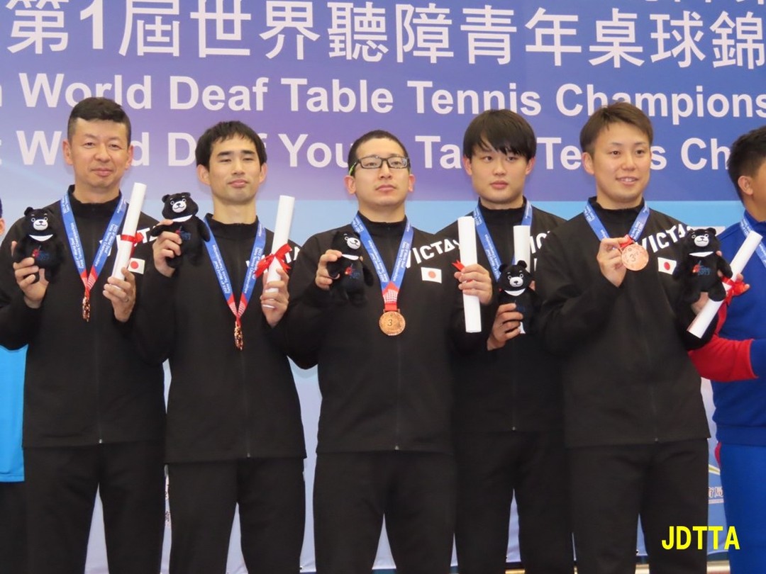 写真：3位入賞を果たした日本男子/提供：一般社団法人 日本ろうあ者卓球協会
