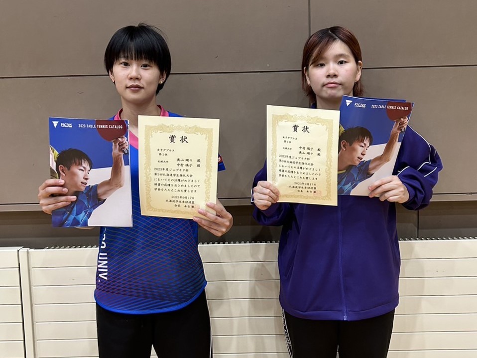写真：奥山瑚々・中村璃子（札幌大学）/提供：北海道学生卓球連盟