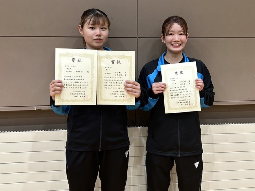 写真：松野蘭・向井涼花（札幌大学）/提供：北海道学生卓球連盟