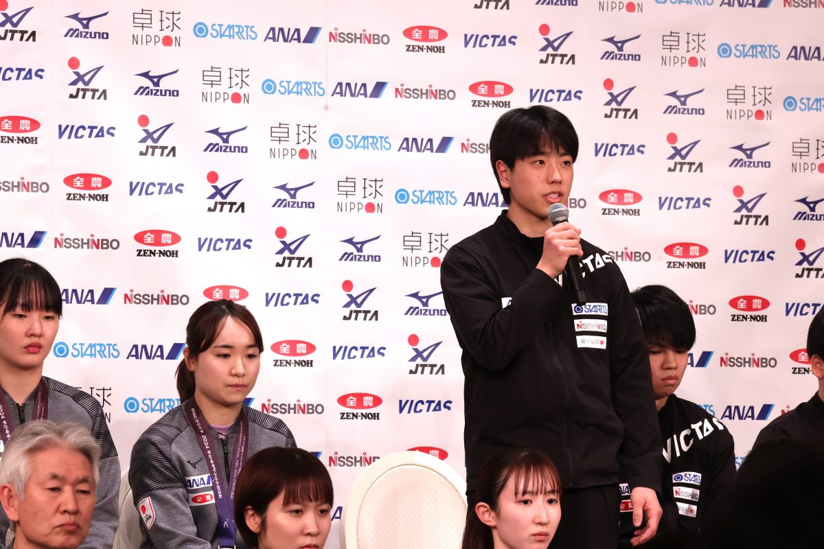 【画像】世界卓球日本代表が帰国後記者会見　田㔟男子代表監督「選手たちがよく頑張ってくれた」