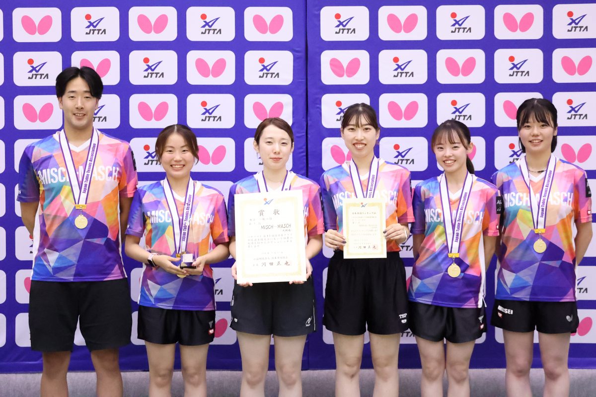 写真：第43回全日本クラブ卓球選手権大会の女子一般の部で優勝したMISCH-MASCH/撮影：ラリーズ編集部