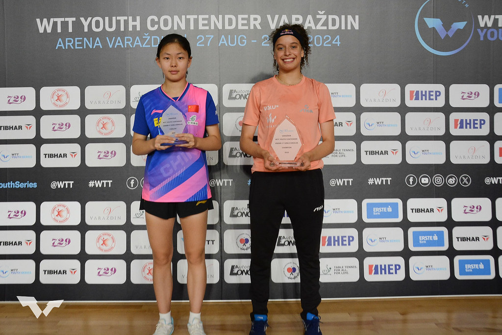 写真：U17女子シングルス表彰式/提供：WTT