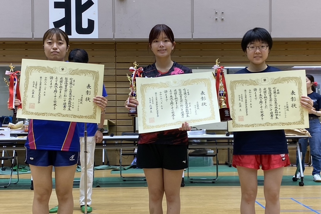 写真：（右から）菅原麻莉（山形大学）、藤原ありさ（日本医科大学）、四方志央理（東北医科薬科大学）/撮影：ラリーズ編集部