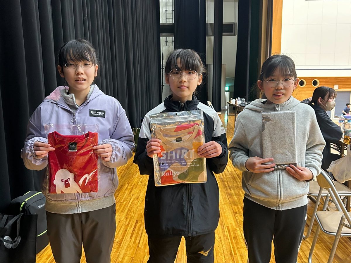 写真：女子小中学生シングルス入賞者/撮影：ラリーズ編集部