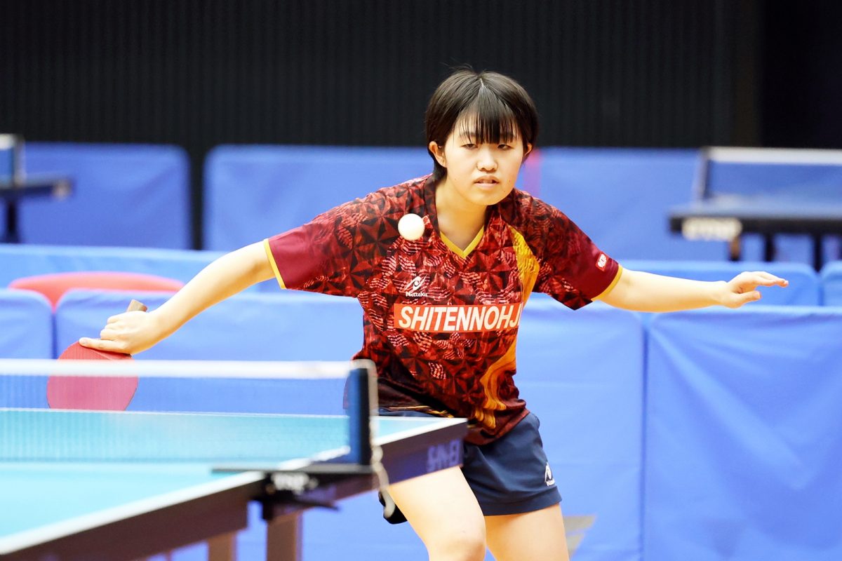 写真：冨田純菜(四天王寺高)/提供：NPO法人大阪卓球協会／馬渡卓也・能津桂