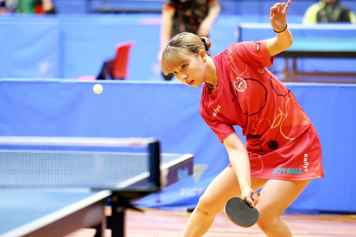 写真：小林りんご(青山学院大)/提供：NPO法人大阪卓球協会／馬渡卓也・能津桂