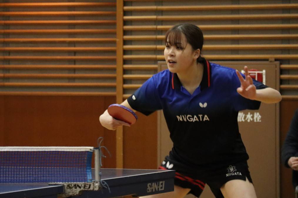 写真:長部心奈(新潟大)/提供:北信越学生卓球連盟