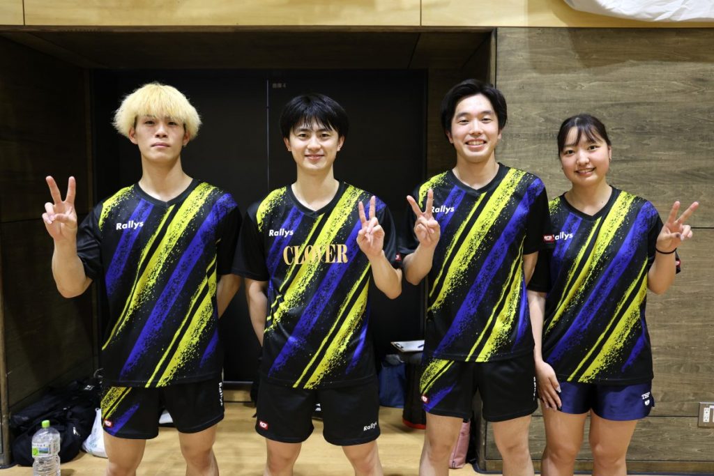 写真：菅沼湧輝デザイン監修のRallysモンレノウェアを着用してくれていたチームと/撮影：ラリーズ編集部