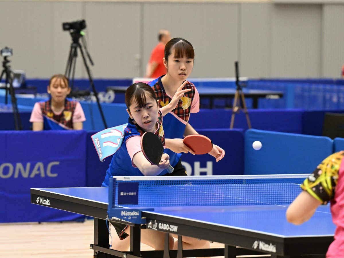 写真：鶴岡美菜/山本真愛ペア（神戸松蔭大学）/撮影：ラリーズ編集部