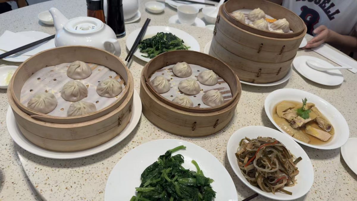 写真：中国での食事/提供：札幌大学