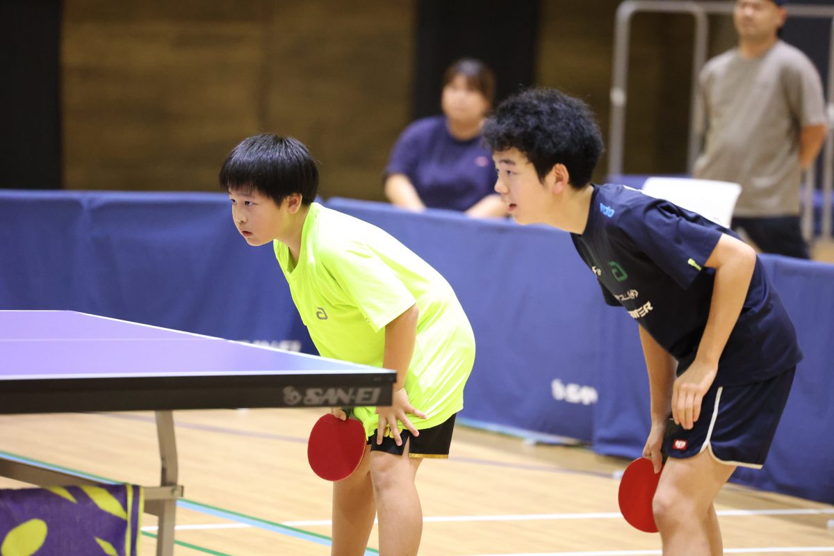 写真：優勝した邱卓球塾・関西卓球アカデミー/撮影：ラリーズ編集部