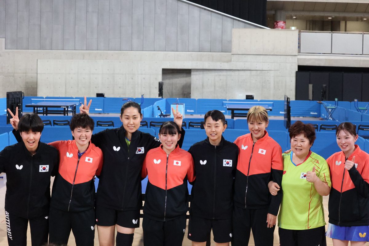 写真：試合後には韓国代表と写真撮影も/撮影：ラリーズ編集部