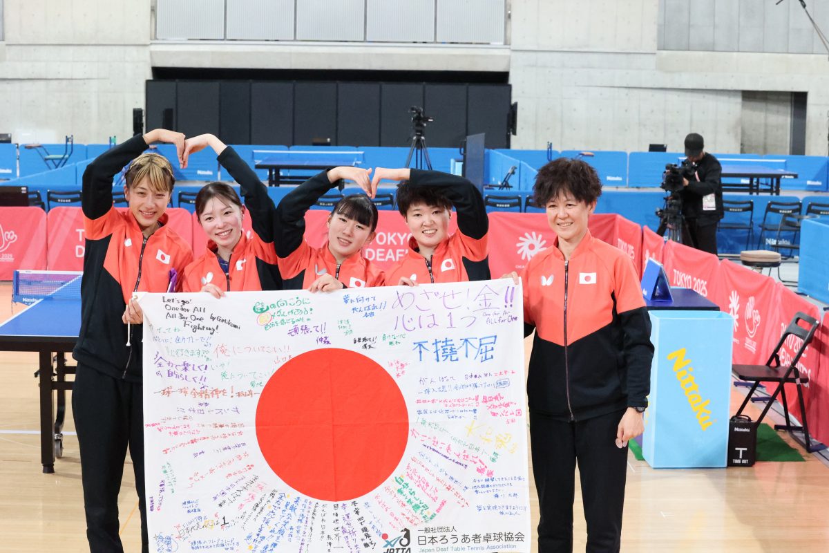 写真：女子日本代表集合写真/撮影：ラリーズ編集部