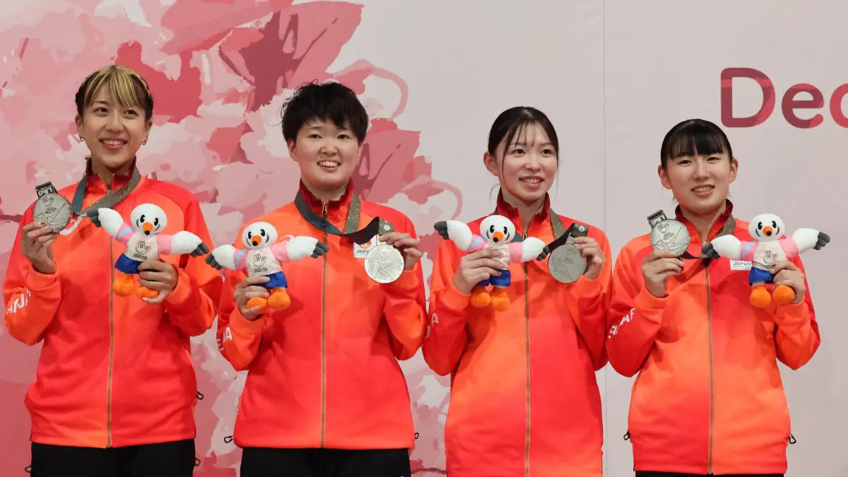 女子日本代表は2大会連続の銀メダル獲得「笑顔で明るいチームだった
