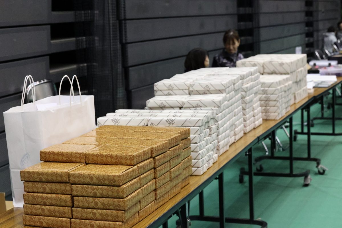 写真：今年も豪華景品がずらり（神戸牛、佃煮、洋菓子など）/撮影：ラリーズ編集部