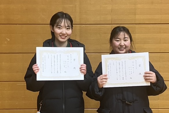 中谷美琴/松本えりあ（神戸大学）/提供：関西国公立大学卓球大会運営（主幹校・京都大学）