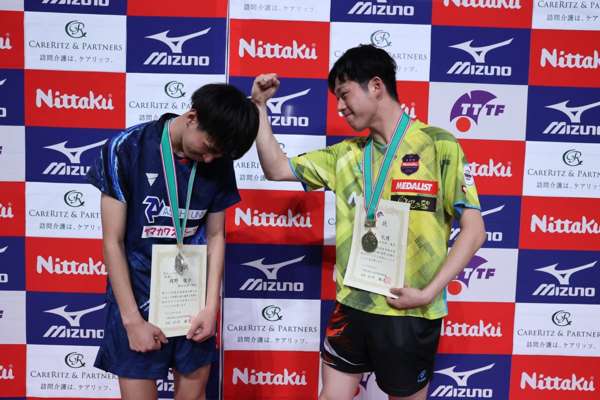 写真:表彰式後の伊藤礼博と岡野俊介/撮影:ラリーズ編集部