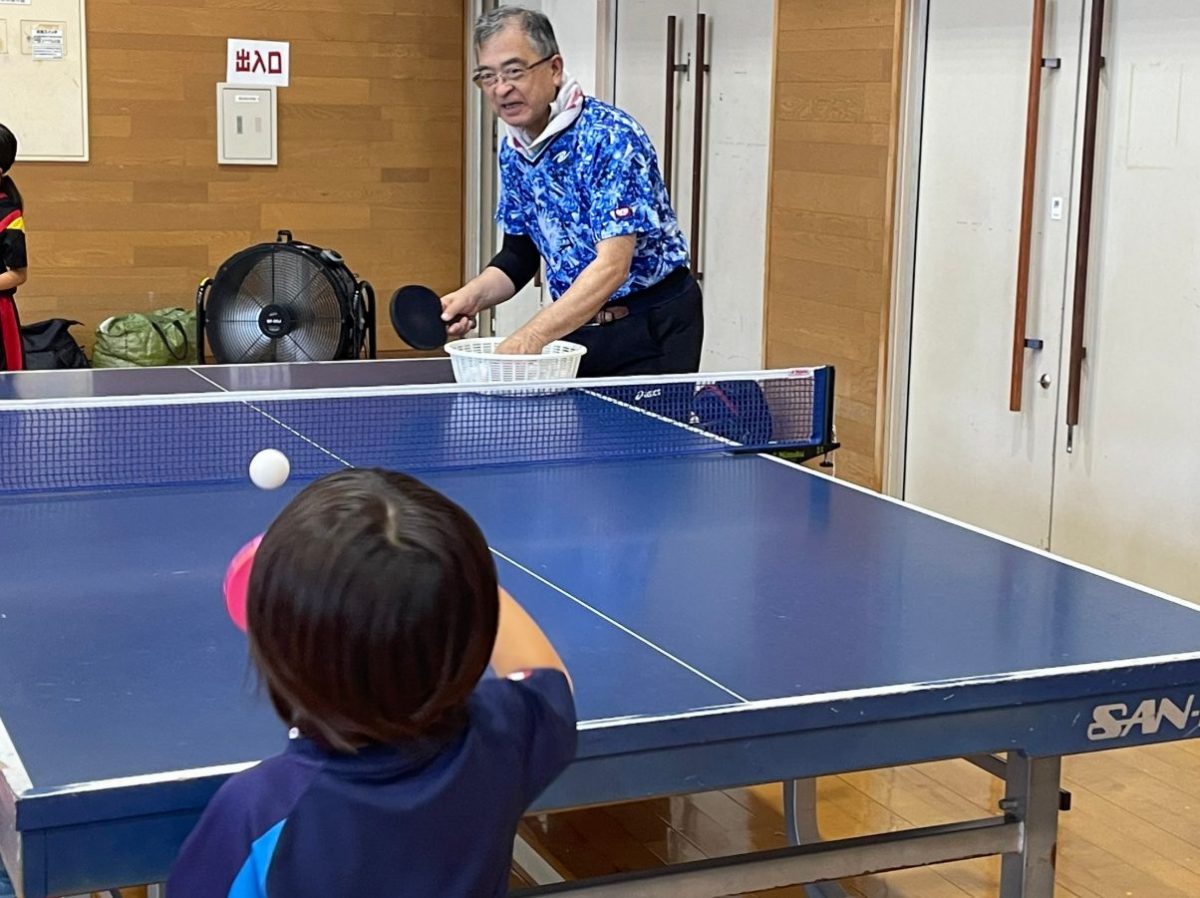 写真：トトロクラブで指導する鈴木さん/提供：トトロクラブ